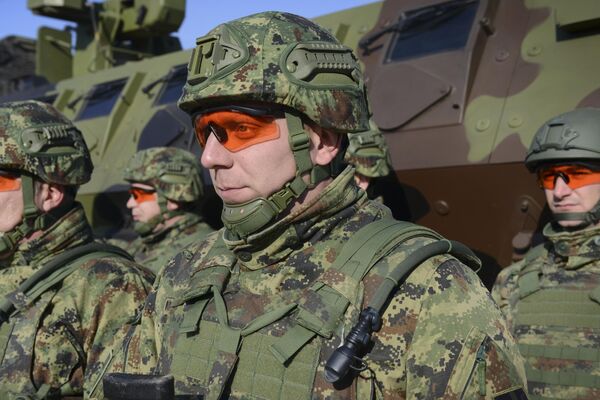 Министар одбране Милош Вучевић и начелник Генералштаба Војске Србије генерал Милан Мојсиловић у обиласку јединица Треће бригаде Копнене војске у Куршумлији. - Sputnik Србија