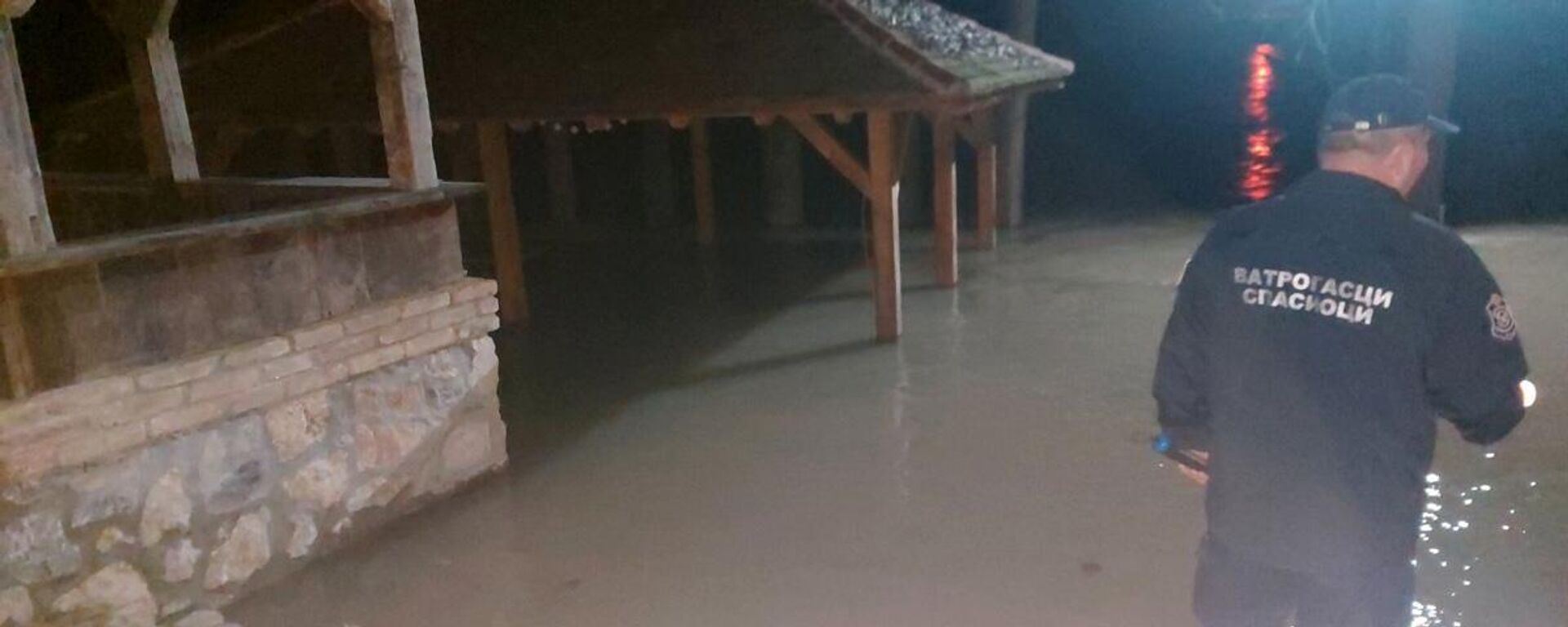 Poplavljena vikend naselja u Ljuboviji i Loznici. - Sputnik Srbija, 1920, 18.12.2022