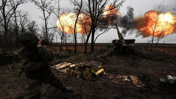Руске снаге гађају украјинске положаје из хаубице Хијацинт у зони специјалне војне операције  - Sputnik Србија
