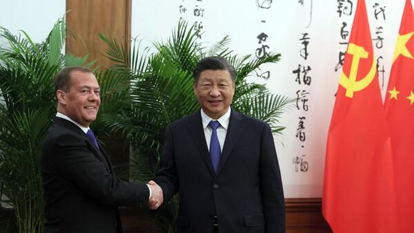 Dmitrij Medvedev u zvaničnoj poseti kineskom predsedniku Si Đinpingu - Sputnik Srbija