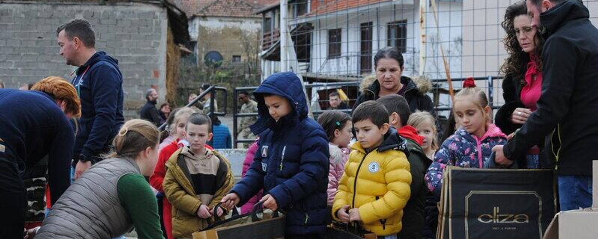 Stigao božićni konvoj: Francuski humanitarci dopremili pomoć u srpske enklave na KiM - Sputnik Srbija, 1920, 29.12.2022