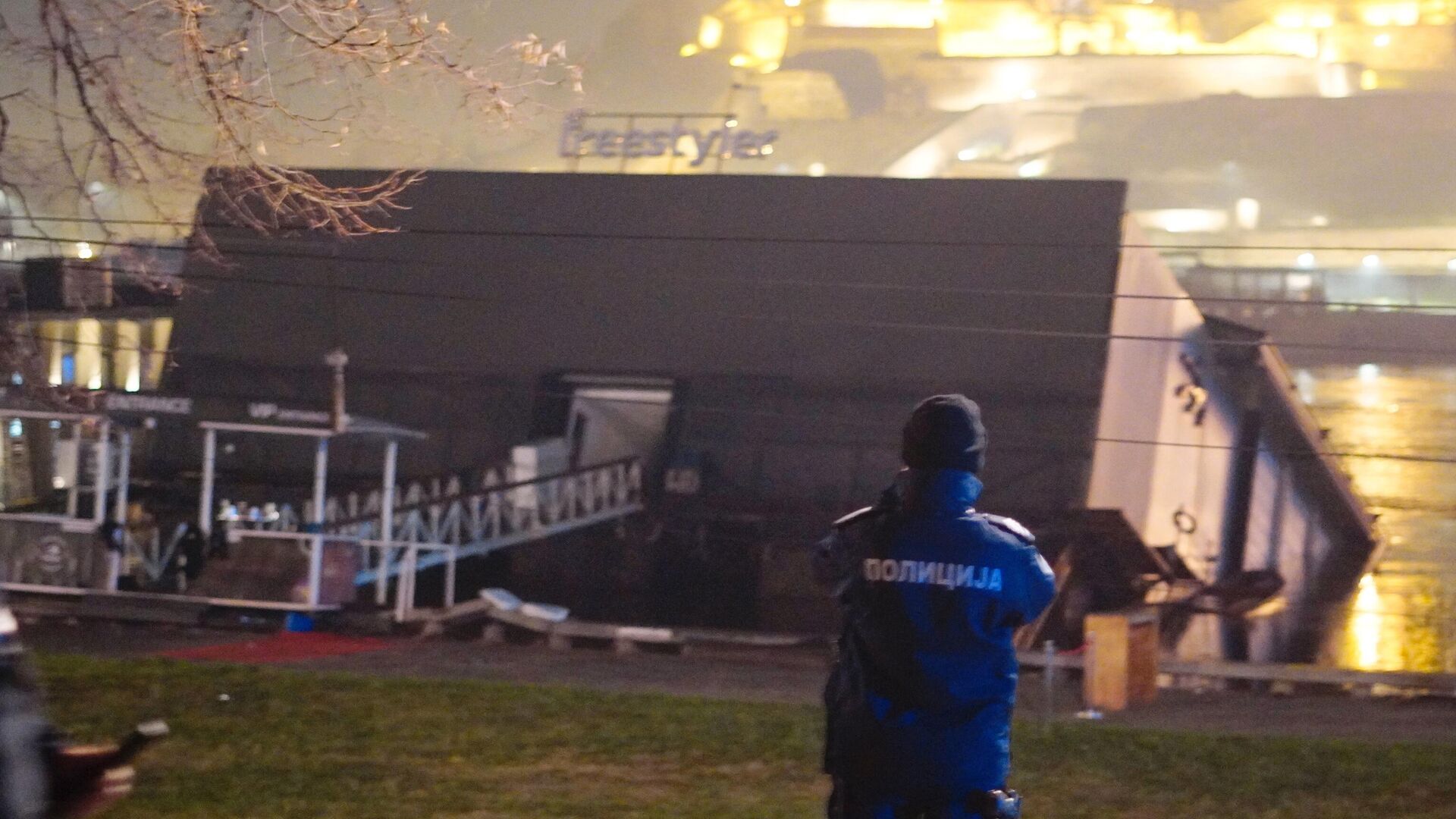 Потонуо познати београдски сплав Фристајлер - Sputnik Србија, 1920, 01.01.2023