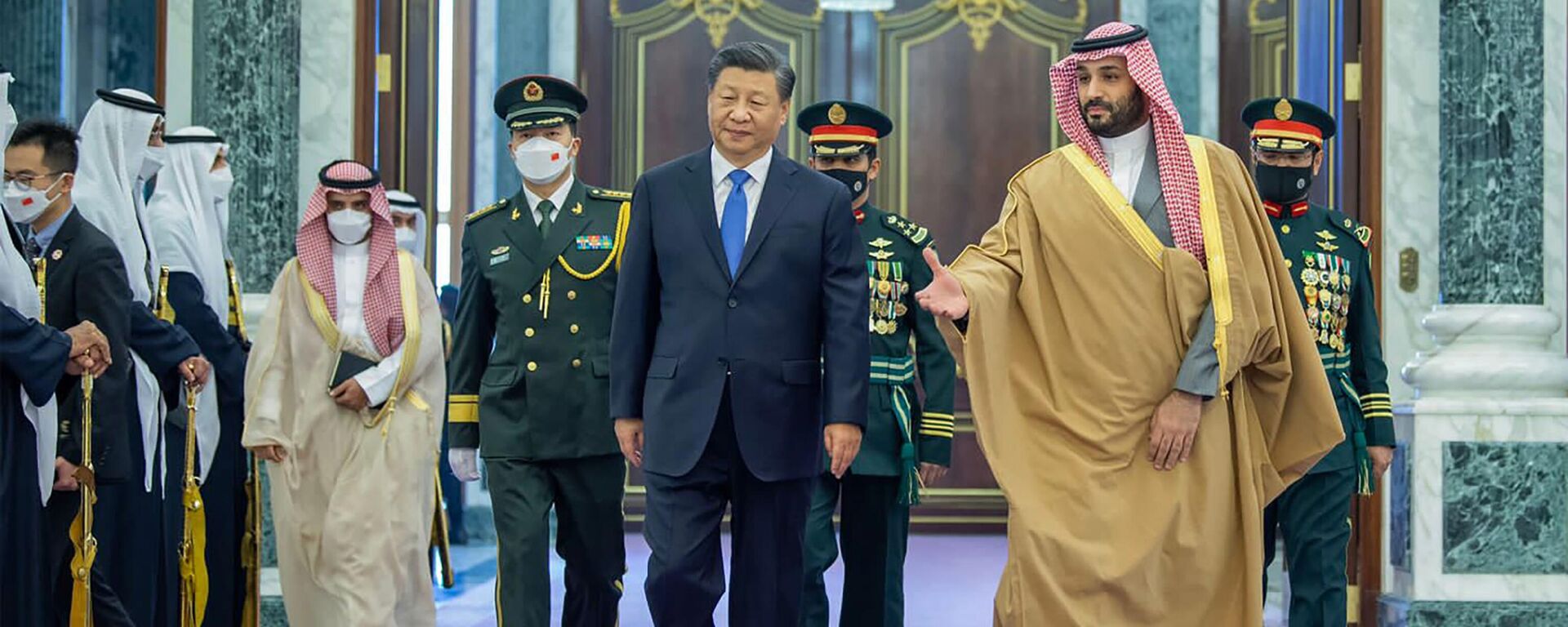 Кинески председник Си Ђинпинг са саудијским принцом Мухамедом бин Салманом у Ријаду. - Sputnik Србија, 1920, 08.01.2023