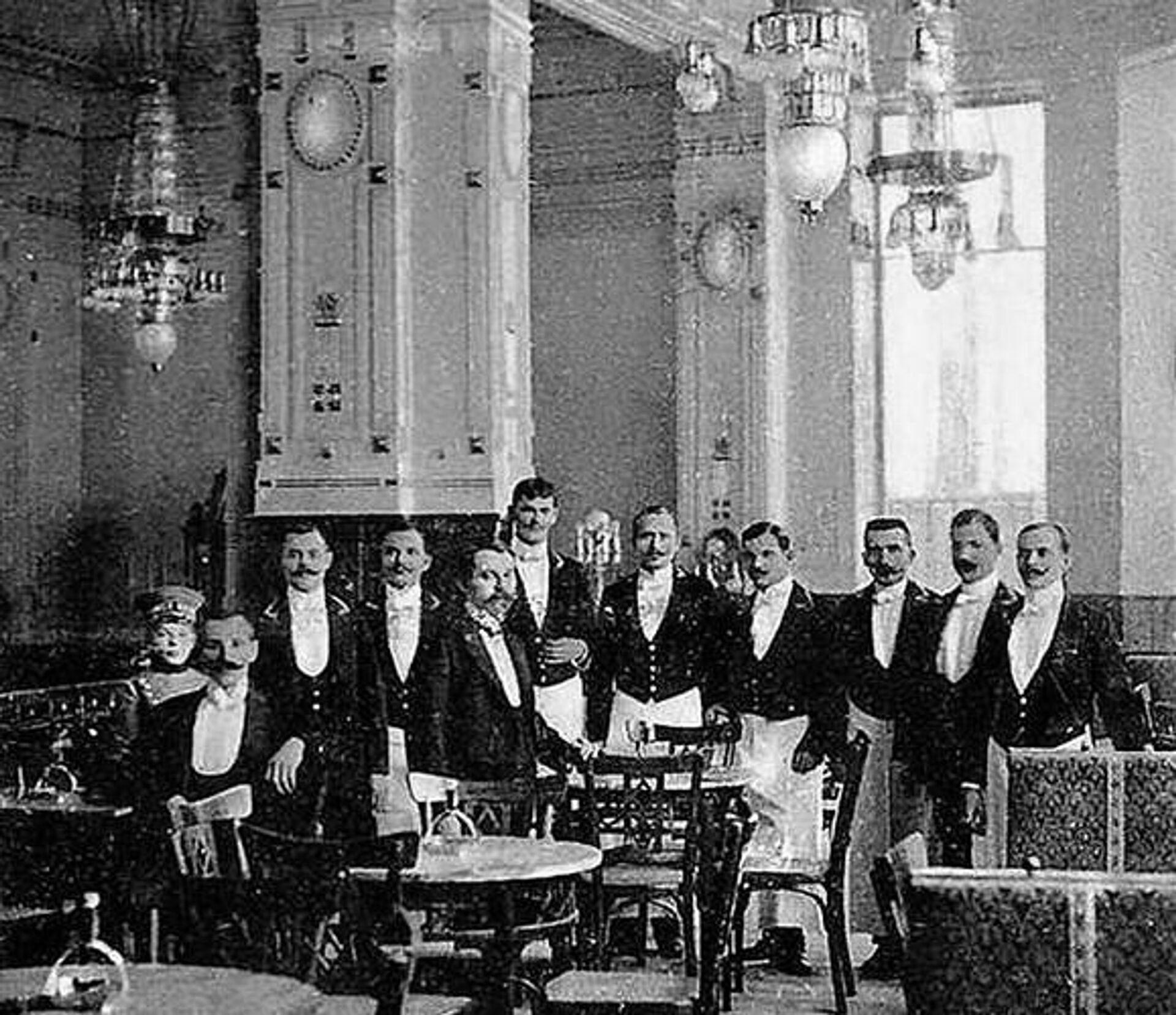 Особље хотела 1911. године. - Sputnik Србија, 1920, 16.01.2023