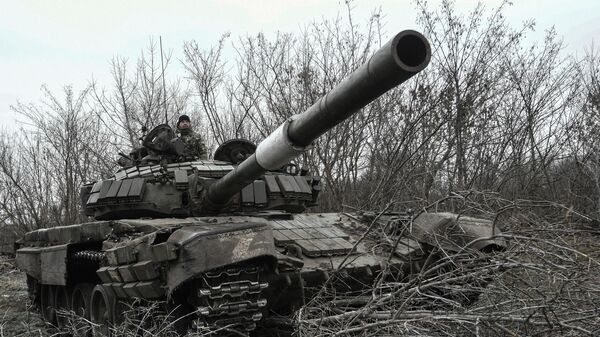 Руски тенк Т-72 у зони специјалне војне операције - Sputnik Србија