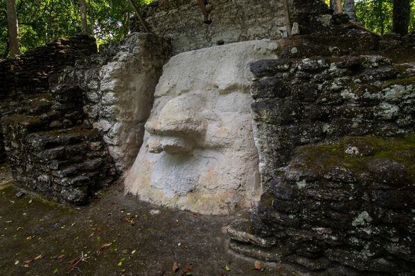 Usred džungle u severnoj Gvatemali izranja greben na kojem se nalazi jedna od većih piramida u svetu - Sputnik Srbija