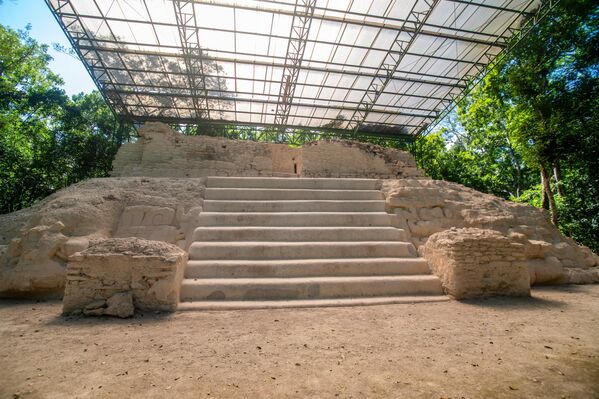 Pogled na hram Gara de Jaguar na arheološkom nalazištu El Mirador u San Andresu, u srcu prašume Peten, nekih 650 kilometara severno od Gvatemala Sitija. - Sputnik Srbija