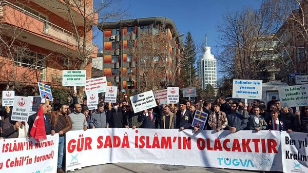 Protest u Istanbulu protiv spaljivanja Kurana u Švedskoj - Sputnik Srbija