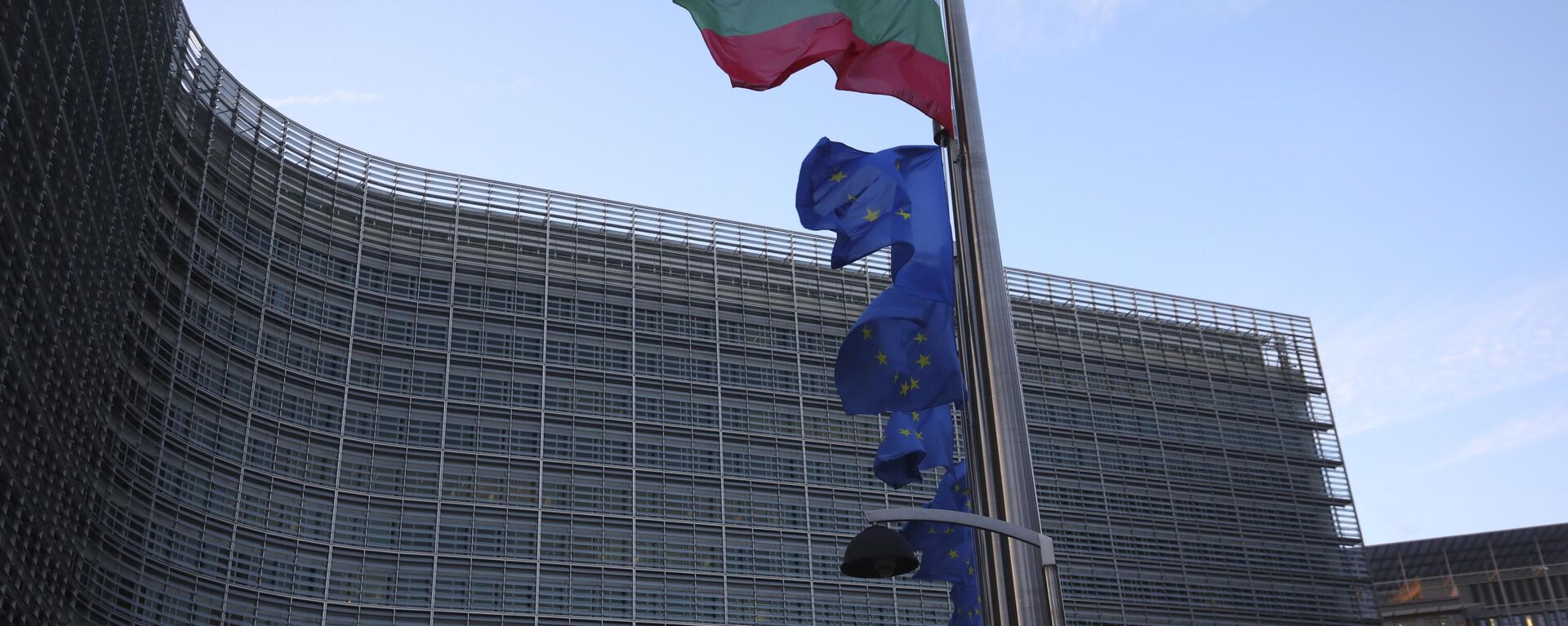 Бугарска застава испред седишта ЕУ у Бриселу - Sputnik Србија, 1920, 11.05.2023