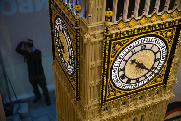 Реплика лондонског Биг Бена направљена је током 2016 поводом отварања највеће Лего продавнице у Великој Британији и једне од највећих на свету, у централном Лондону. - Sputnik Србија