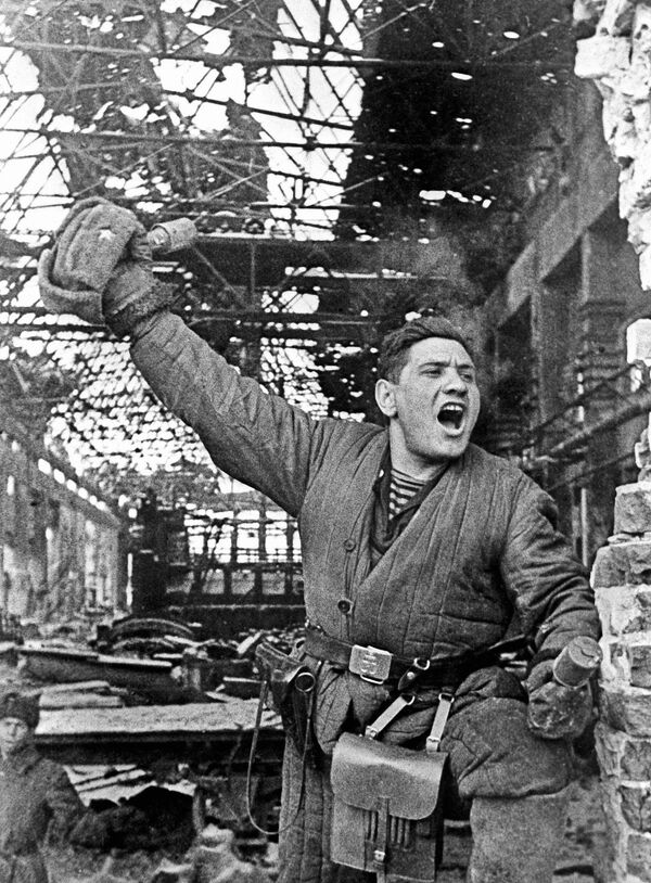 Narednik Pavel Goldberg, komandir voda puškomitraljezaca 241. streljačkog puka, 95. streljačke divizije za vreme bitke u Staljingradu.   - Sputnik Srbija