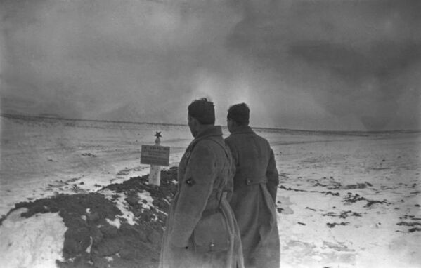 Veliki Otadžbinski rat 1941-1945. g. Staljingradska bitka (jul 1942. godine - februar 1943. godine). Masovna grobnica sovjetskih vojnika. - Sputnik Srbija