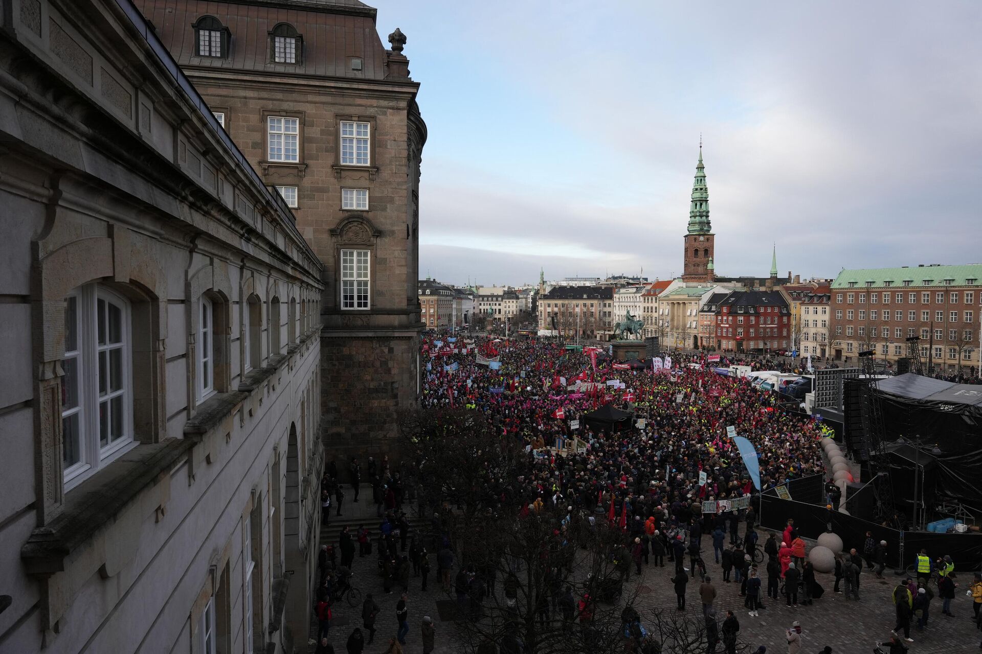 Протест је одржан испред зграде данског парламента у Копенхагену. - Sputnik Србија, 1920, 05.02.2023