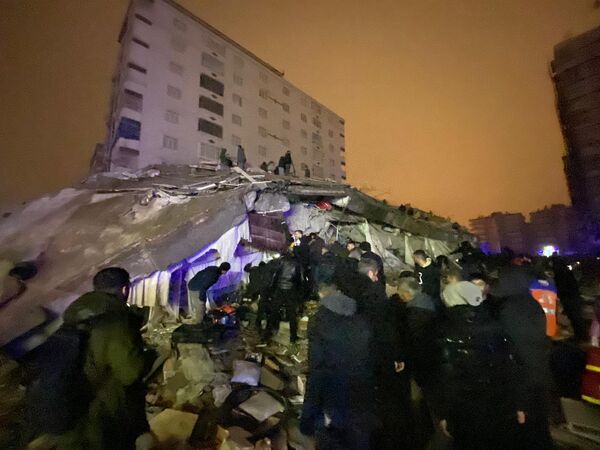 Epicentar zemljotresa, koji se osetio čak i u Kairu, lociran je severno od turskog grada Gazijantepa, u području udaljenom oko 90 kilometara od granice sa Sirijom. - Sputnik Srbija