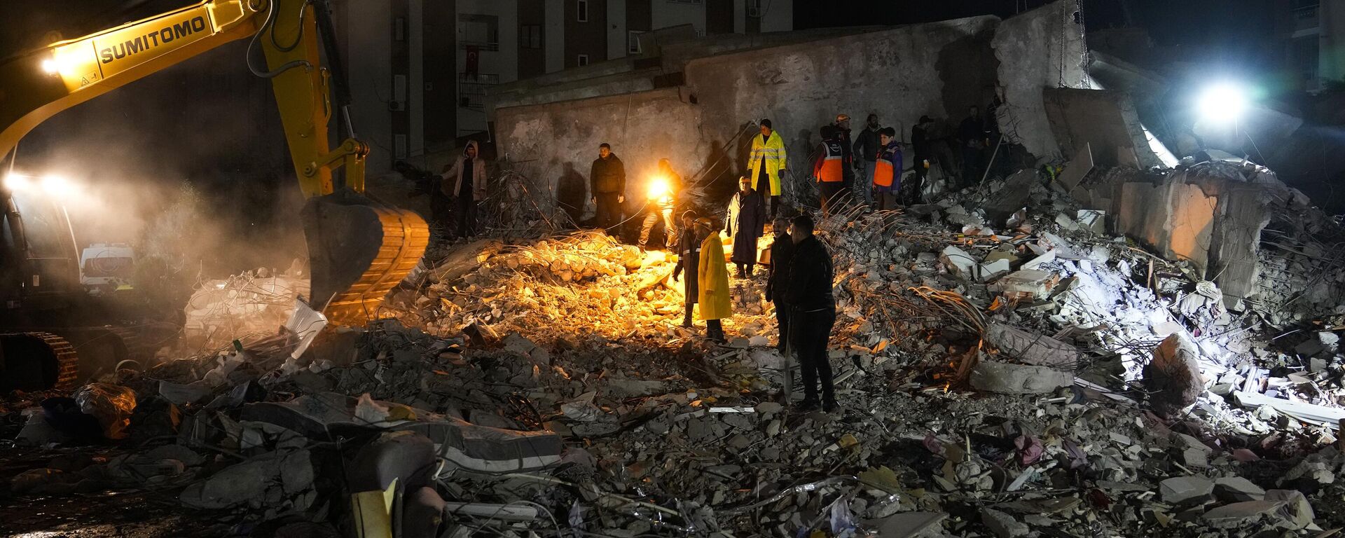 Izvlačenje stradalih iz ruševina nakon razornog zemljotresa u Turskoj - Sputnik Srbija, 1920, 09.02.2023