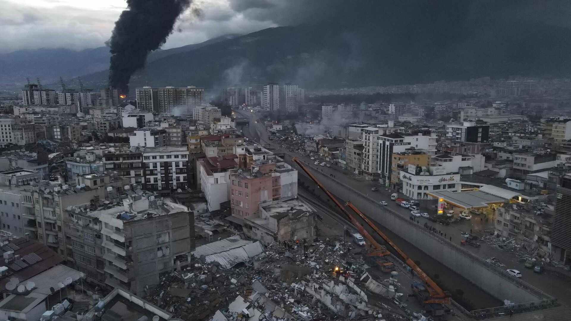 Мы столкнулись с беспрецедентная катастрофа: пронзительное свидетельство турецкого журналиста /видео, фото/
