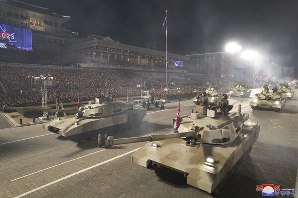 Ночной военный парад: Северная Корея представила новая межконтинентальная баллистическая ракета