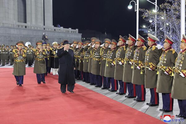 Vojna parada u Severnoj Koreji povodom 75 godina od osnivanja vojske - Sputnik Srbija