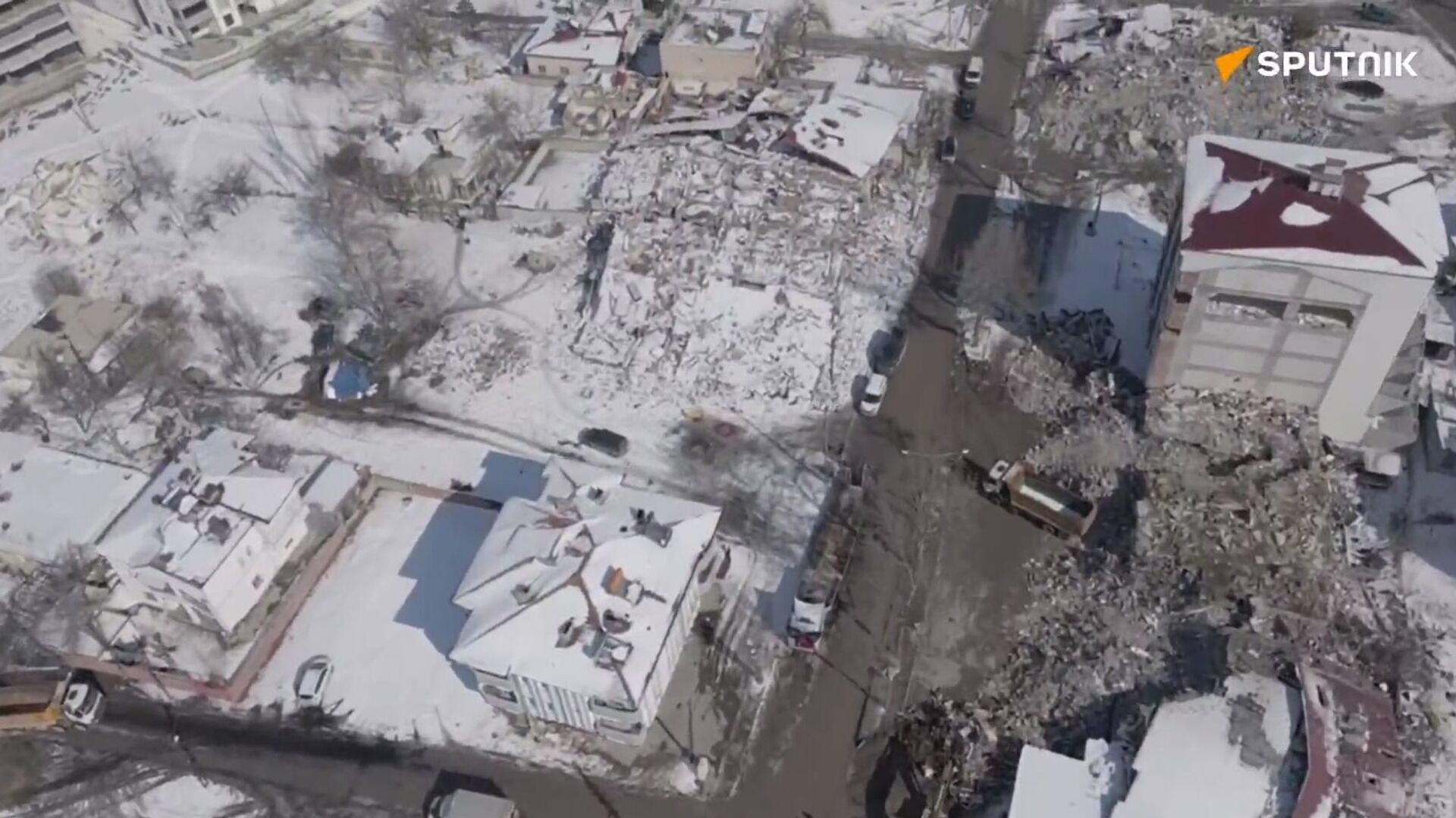 Драматические кадры землетрясение с воздуха: Разрушенные дома и постройки /видео/