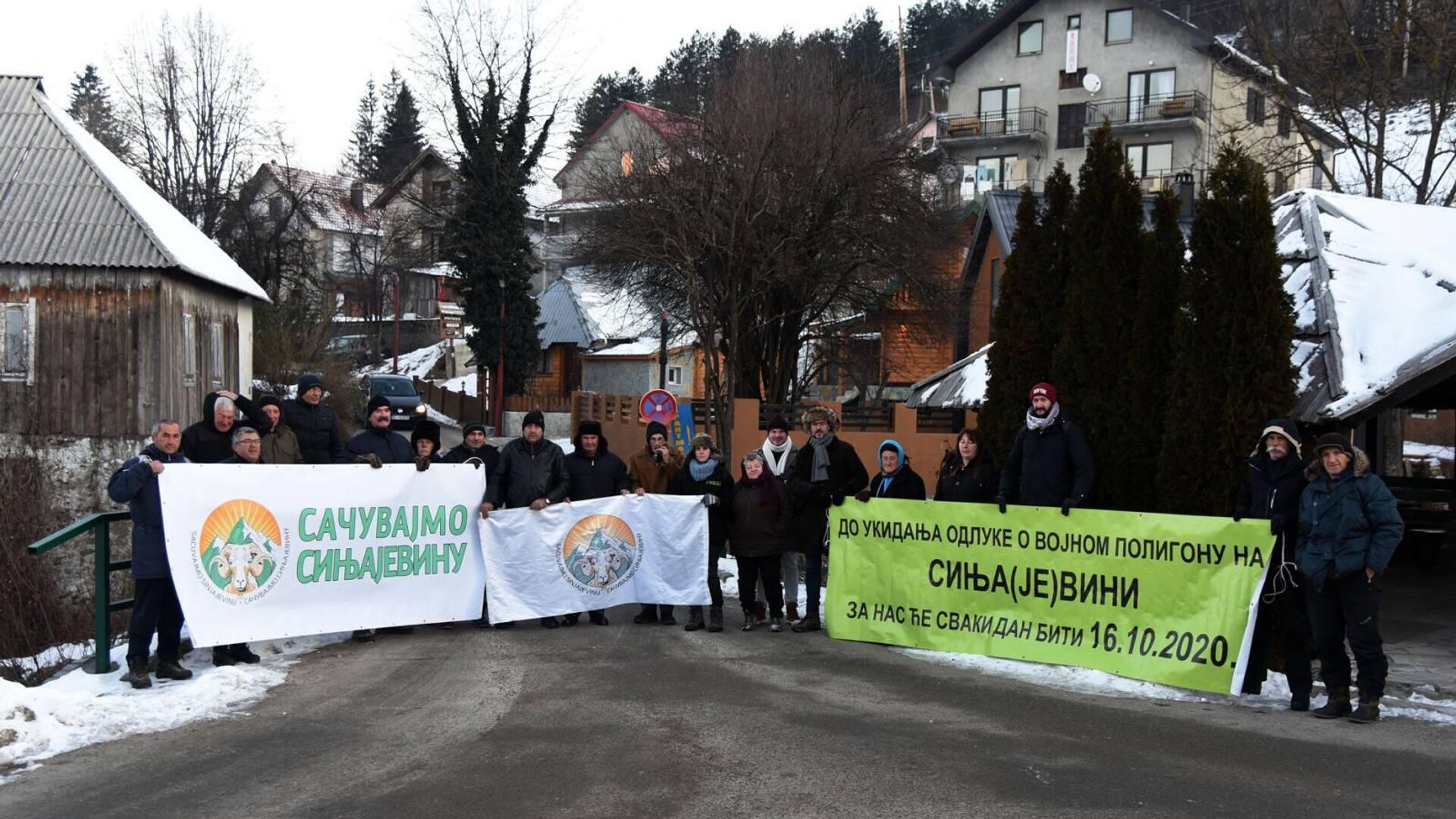 Протест перед казармы в Колашине из-за учений НАТО: У нас не будет пушек и мин на Синяевине