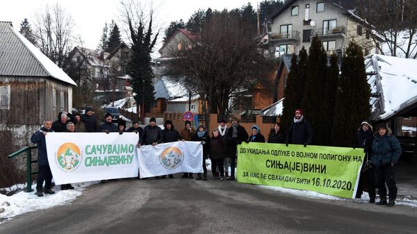 Protest ispred kasarne u Kolašinu zbog vojne vežbe NATO - Sputnik Srbija