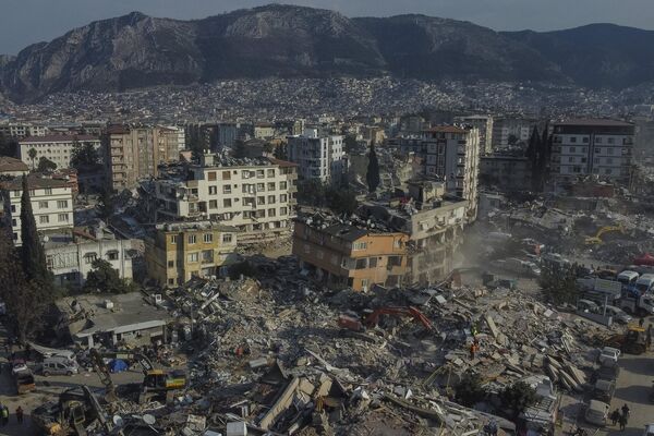 Pogled iz vazduha na srušene zgrade u Antakiji, jugoistočna Turska, subota, 11. februar 2023. - Sputnik Srbija