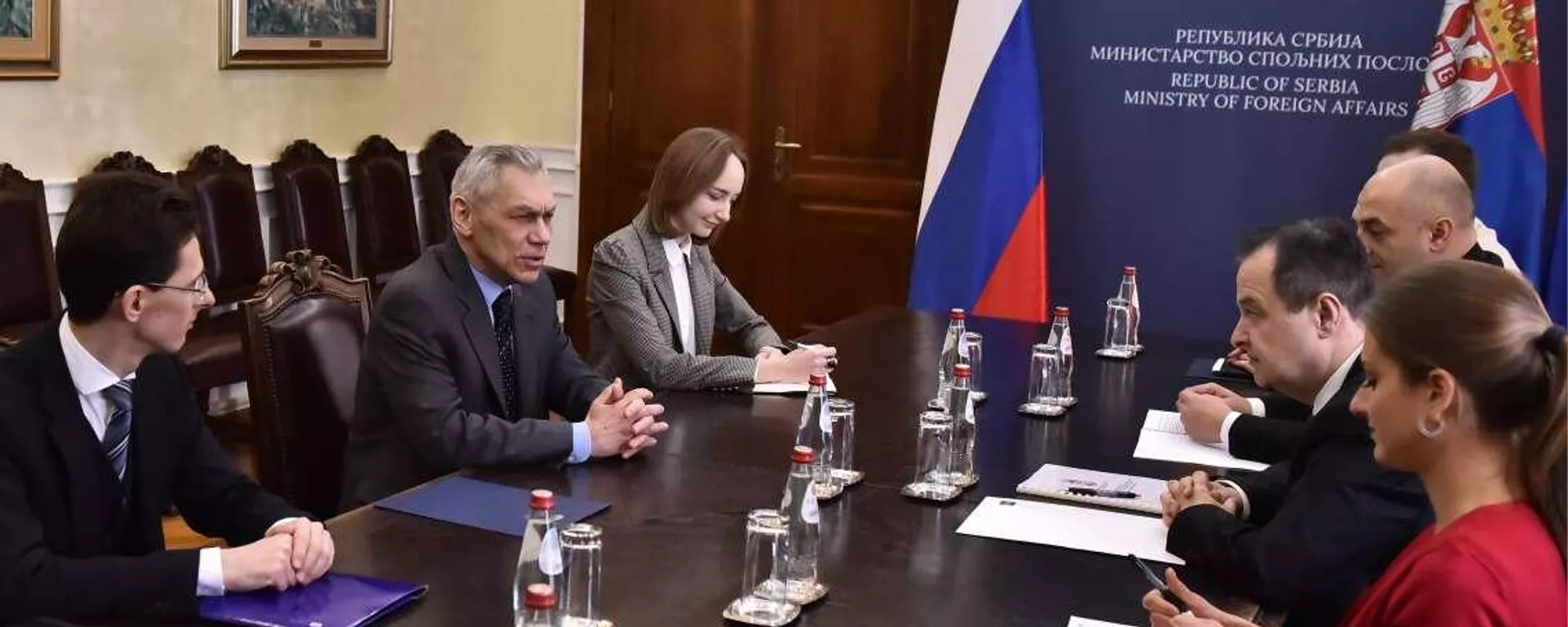 Ministar spoljnih poslova Srbije Ivica Dačić sastao se sa ambasadorom Ruske Federacije Aleksandrom Bocan-Harčenkom. - Sputnik Srbija, 1920, 13.02.2023