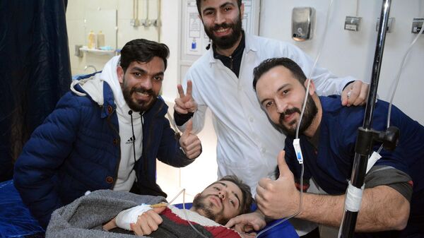 Младић који је спасен након скоро 120 сати испод рушевина у сиријској Џабли  - Sputnik Србија