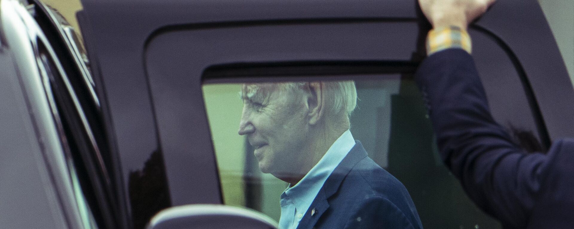 Председник САД Џозеф Бајден улази у председничко возило - Sputnik Србија, 1920, 06.07.2023