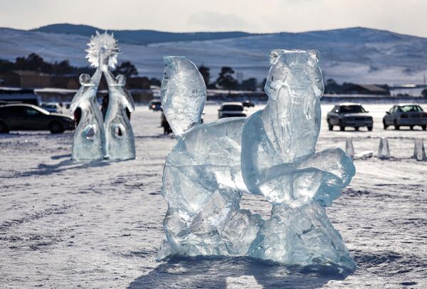 Ledene figure predstavljene na festivalu leda na ostrvu Olhon u Irkutskoj oblasti. - Sputnik Srbija