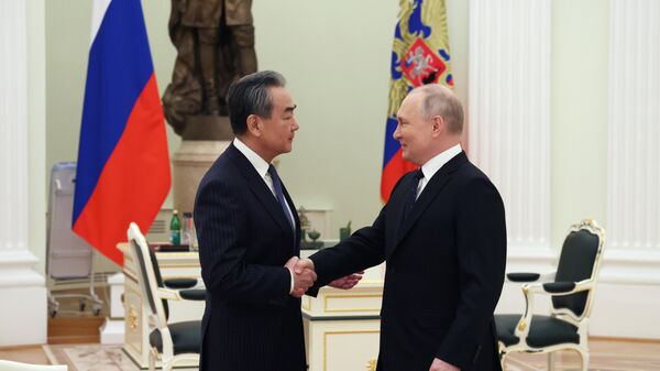 Vladimir Putin i Vang Ji u Moskvi - Sputnik Srbija