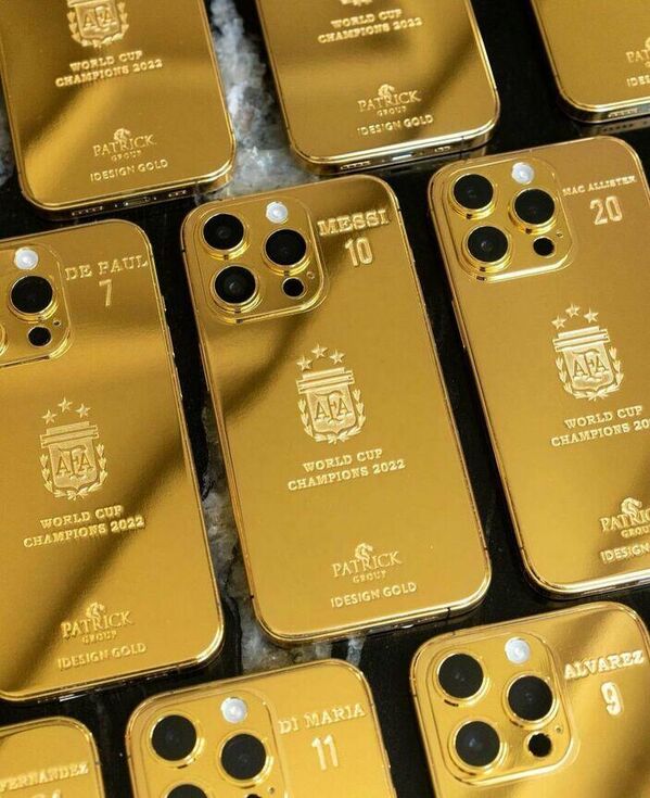 Телефони су направљени од 24-каратног злата. - Sputnik Србија