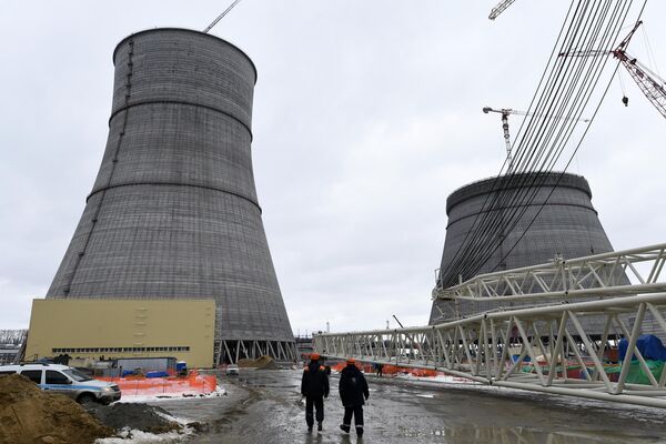 Pogled na spoljašnjost rashladnih tornjeva u izgradnji na novoj elektrani - Sputnik Srbija