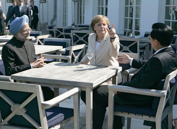 Ангела Меркел, прва жена на челу немачке владе, сматрана је водећом фигуром Европске уније током свог мандата који је трајао 16 година. На слици из 2007. са тадашњим премијером Индије Манмоханом Сингом и председником Кине Ху Ђинтаом - Sputnik Србија