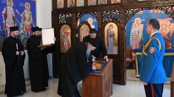 Patrijarh Porfirije uručio ikone iz manastira Kovilj Gardi Vojske Srbije - Sputnik Srbija