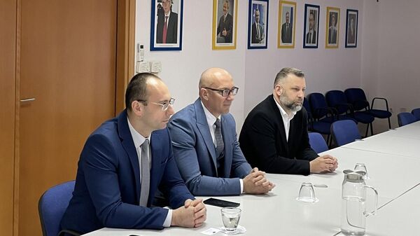 Srpska lista: Nećemo učestvovati na izborima - Sputnik Srbija