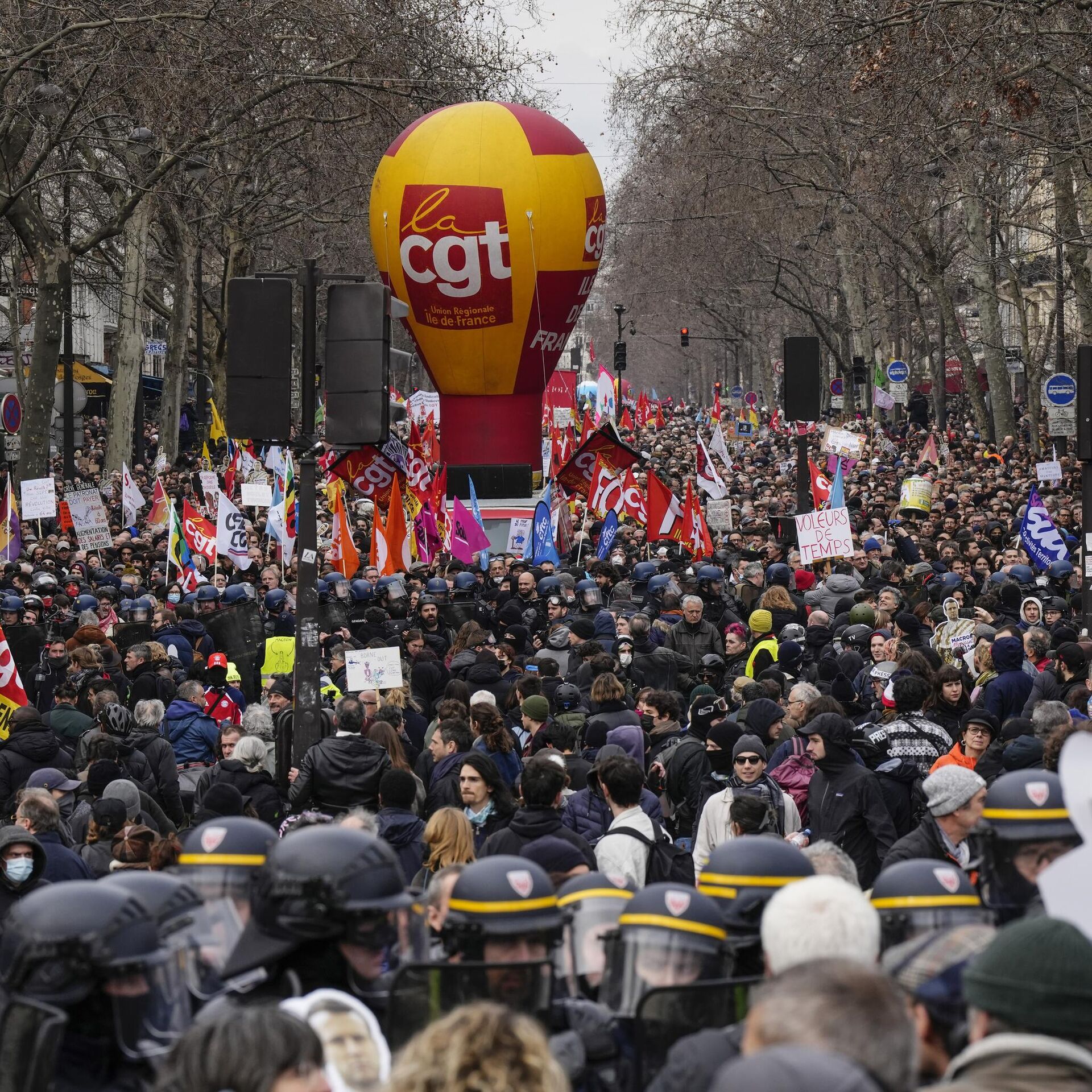 Over france. 14 Июля во Франции. Беспорядки во Франции сегодня.