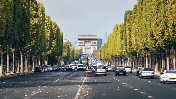 Авенија Шанзелизе и Тријумфална капија у Паризу - Sputnik Србија