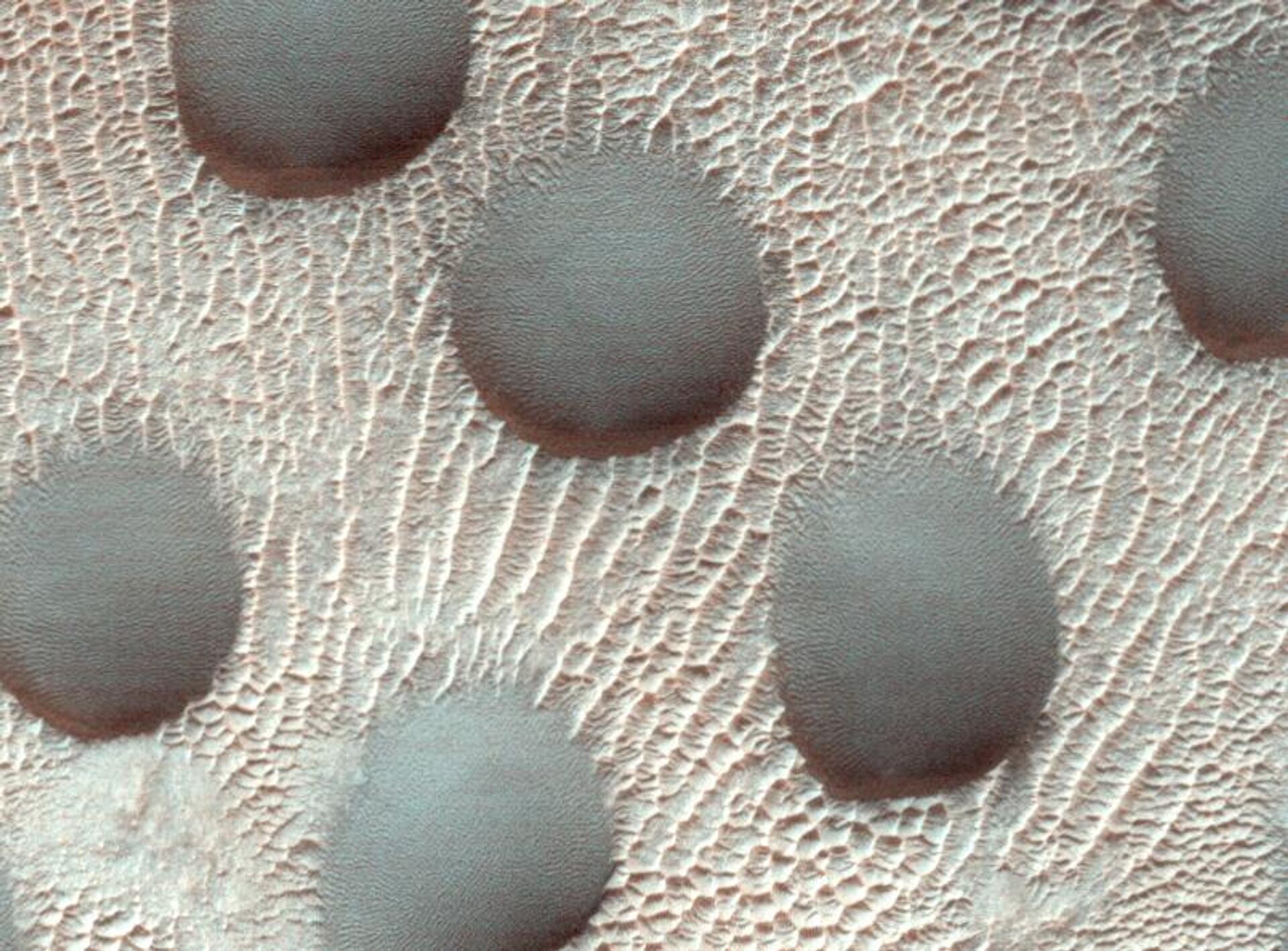 Kružne dine na Marsu pokrivene ledom - Sputnik Srbija, 1920, 15.03.2023