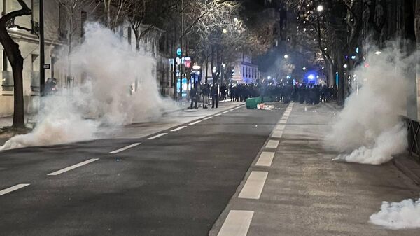 Sukob demonstranata i policije u Parizu - Sputnik Srbija