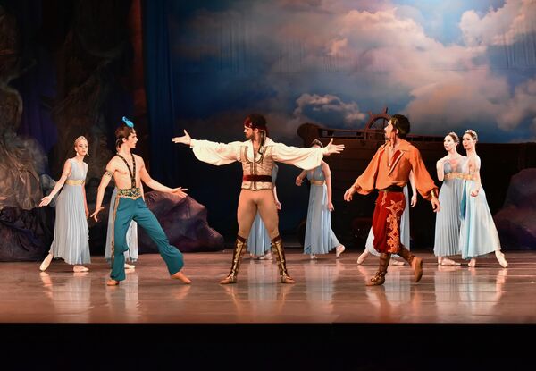 Naslovnog junaka, gusara Konrada, igra Hoze Iglesias - Sputnik Srbija