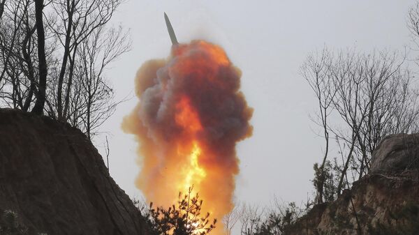 Severna Koreja ispaljuje balističku raketu - Sputnik Srbija