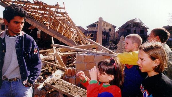 Kuće uništene NATO bombardovanjem u naselju Vidovlan, Jugoslavija 1999. - Sputnik Srbija