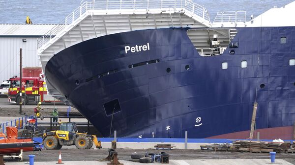 Brod američke mornarice Petrel u luci u Edinburgu delimično se prevrnuo - Sputnik Srbija
