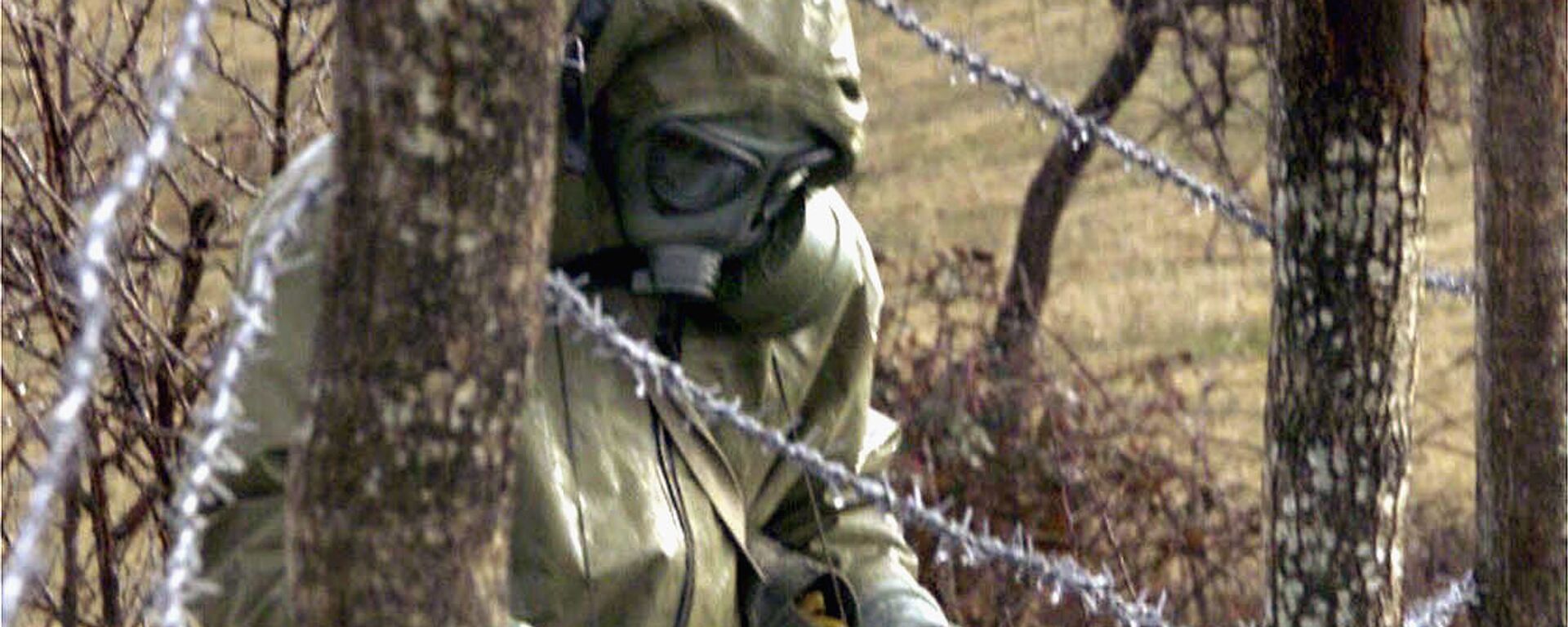 Војник мери радиоактивност у зони бомбардовања, Прешево, Србија - Sputnik Србија, 1920, 23.03.2023