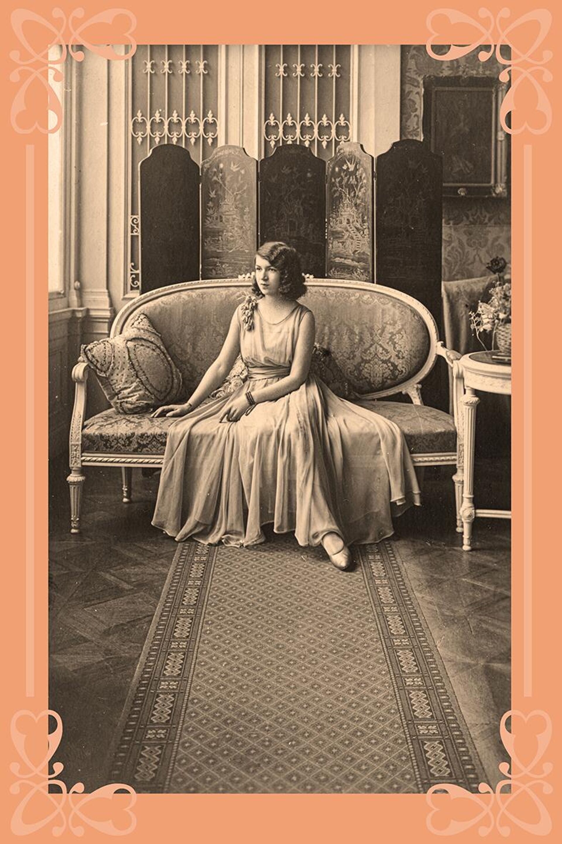 Milica Milojević u salonu rezidencije Kraljevine Jugoslavije pred svoj prvi bal na Belgijskom dvoru 1931. godine - Sputnik Srbija, 1920, 24.03.2023
