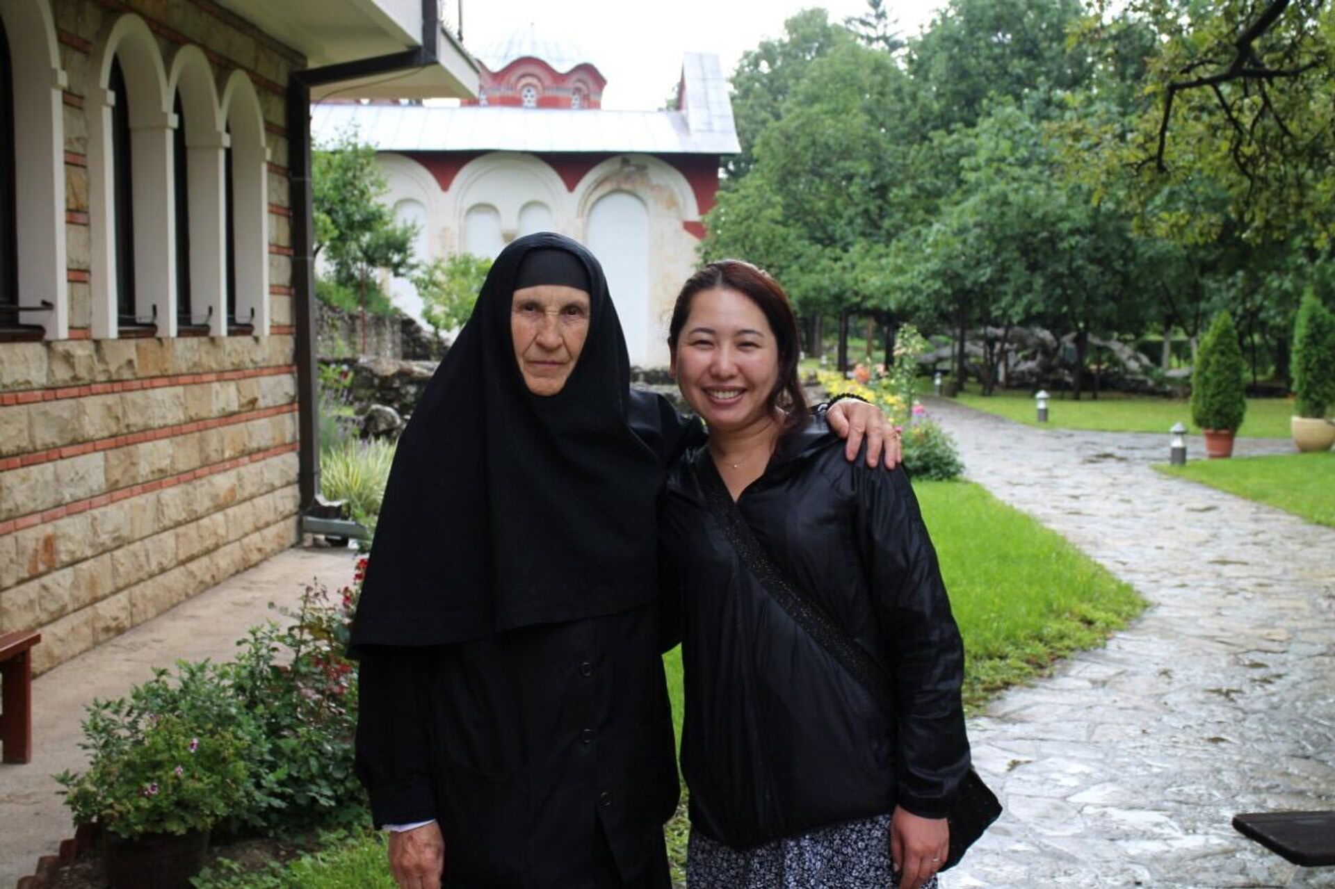 Sa mati Haritinom, igumanijom Pećke Patrijaršije, Šimada je obišla sve manastire na Kosovu i Metohiji. - Sputnik Srbija, 1920, 26.03.2023