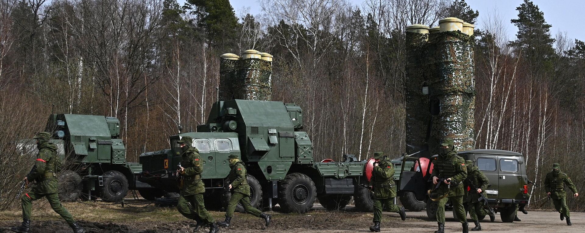 Военнослужащие зенитного ракетного полка, созданного в Лунинецком районе Брестской области - Sputnik Србија, 1920, 09.09.2024