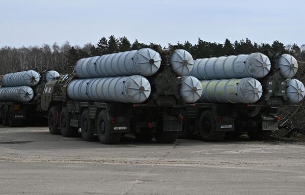 Лансери ракетних система у Лунинецком округу Белорусије, постављени за јачање система ПВО на белоруско-украјинској граници. - Sputnik Србија