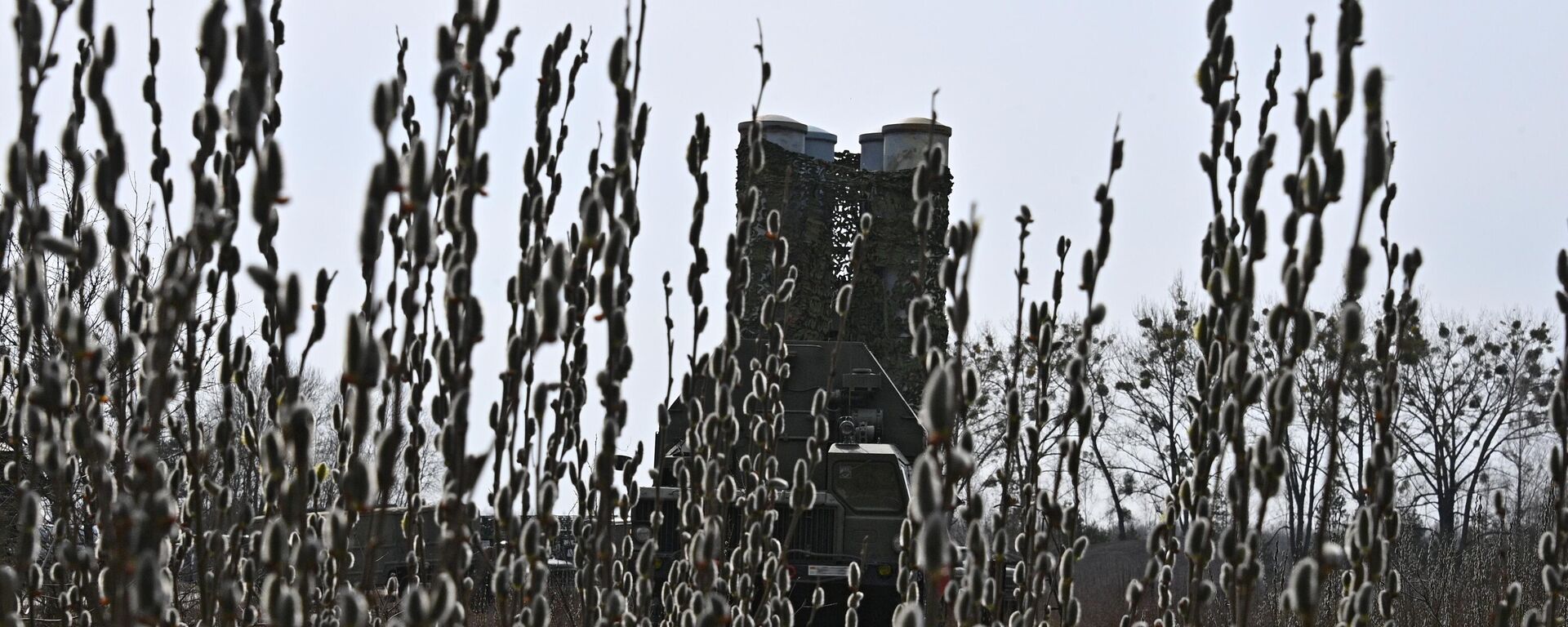 Puskovaя ustanovka ZRK  zenitnogo raketnogo polka, sozdannogo v Lunineckom raйone Brestskoй oblasti dlя usileniя sistemы PVO Belorussii na belorussko-ukrainskoй granice - Sputnik Srbija, 1920, 12.03.2026